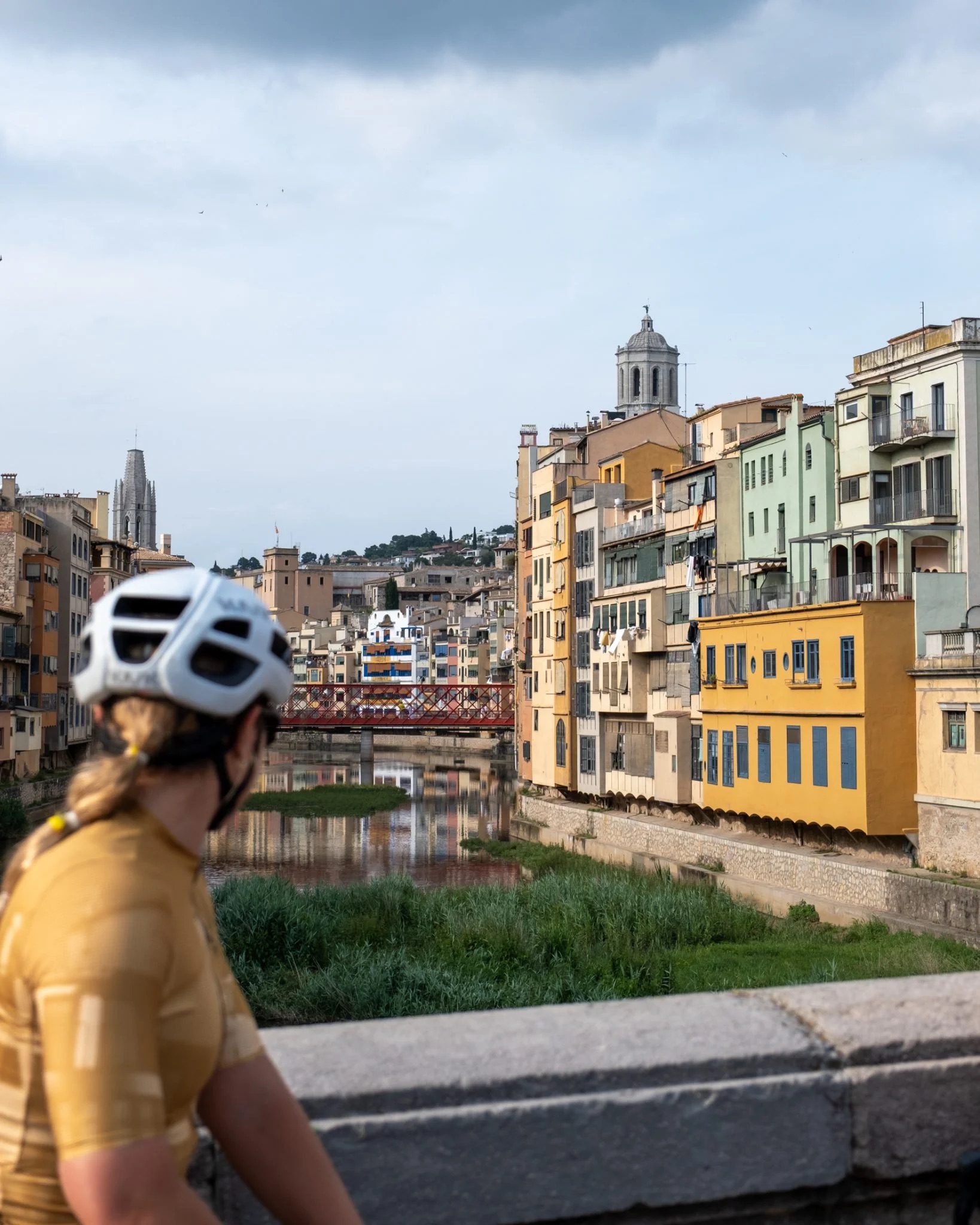 The Onyar river houses and old stone bridge in the Barri Vell, morning light